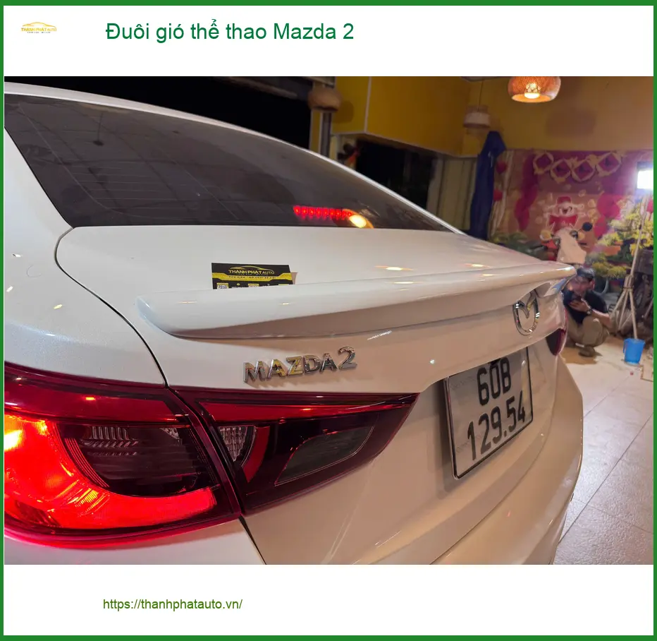 Anh Quý lắp đuôi gió thể thao Mazda 2 tại Quận Bình Tân để tăng tính khí động học ảnh thực tế 2