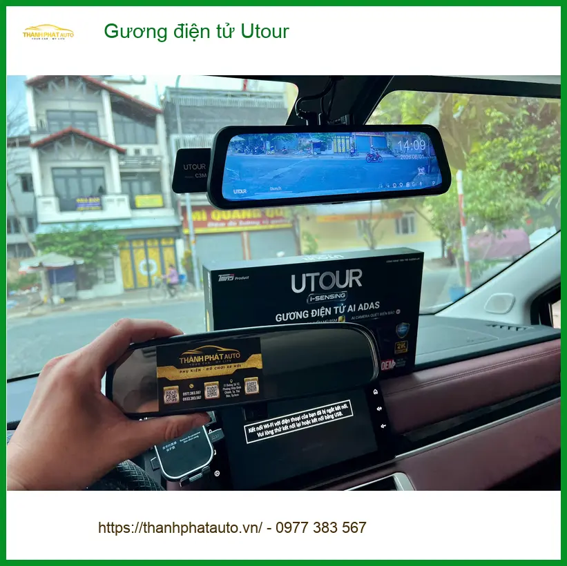 Anh Minh lắp Gương điện tử Utour cho VinFast Lux A2.0 Quận Tân Bình để tiện quan sát ảnh thực tế 4