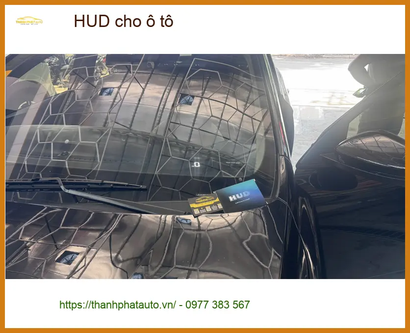 Anh Lợi lắp HUD cho Toyota Raize tại Quận 6 để dễ quan sát tốc độ