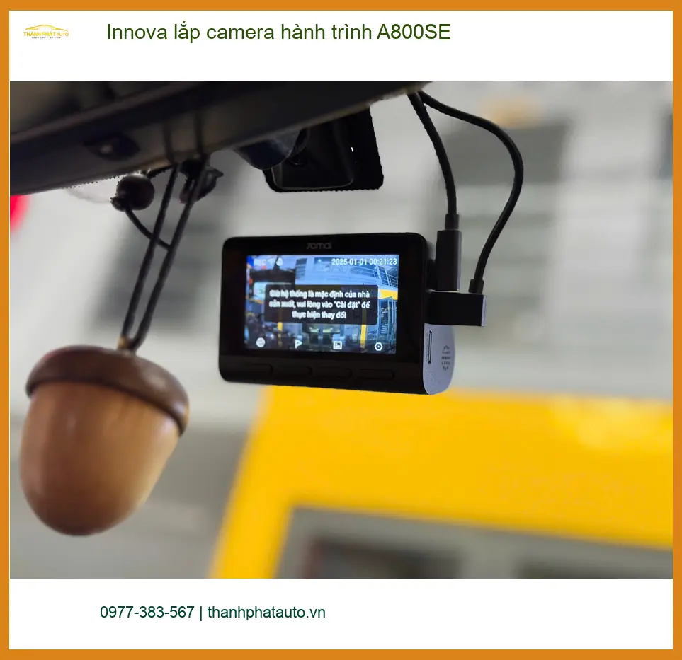 Chú Phước lắp camera hành trình A800SE cho Innova ở Tân Bình