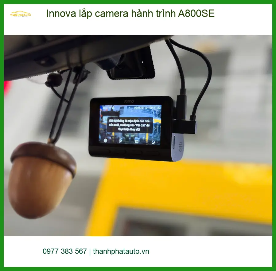 Anh Phi lắp camera hành trình A800SE cho Innova tại Quận 1 để lái xe an toàn. ảnh thực tế 2