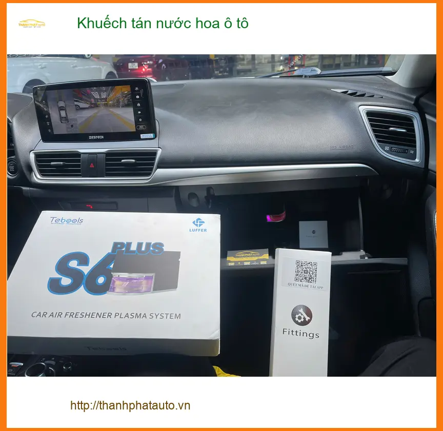 Chị Thảo lắp khuếch tán nước hoa ô tô cho Honda CRV tại Quận 8