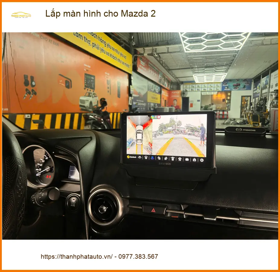 Anh Khang lắp màn hình cho Mazda 2 tại Quận 6 vì màn hình cũ đã hỏng cảm ứng