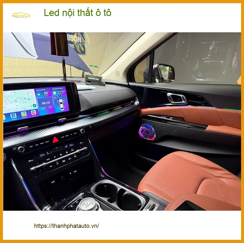 Anh Khải lắp Led nội thất ô tô Honda CR-V tại Quận 12 để tạo không gian mới lạ
