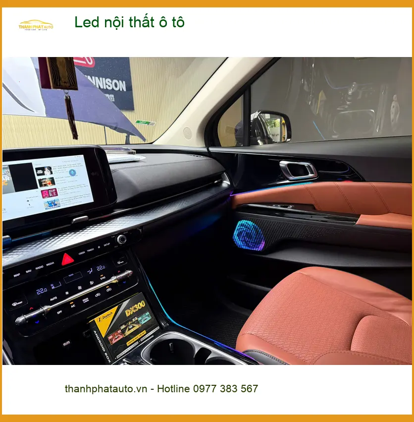 Chị Thảo lắp Led nội thất ô tô cho Mazda CX-5 tại Quận Thủ Đức.
