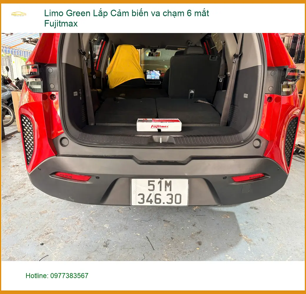 Chú Lâm lắp cảm biến va chạm 6 mắt Fujitmax cho Limo Green ở Quận 6