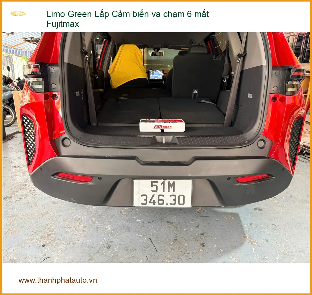 Anh Quang lắp Cảm biến va chạm 6 mắt Fujitmax cho Limo Green tại Quận 3. ảnh thực tế 3