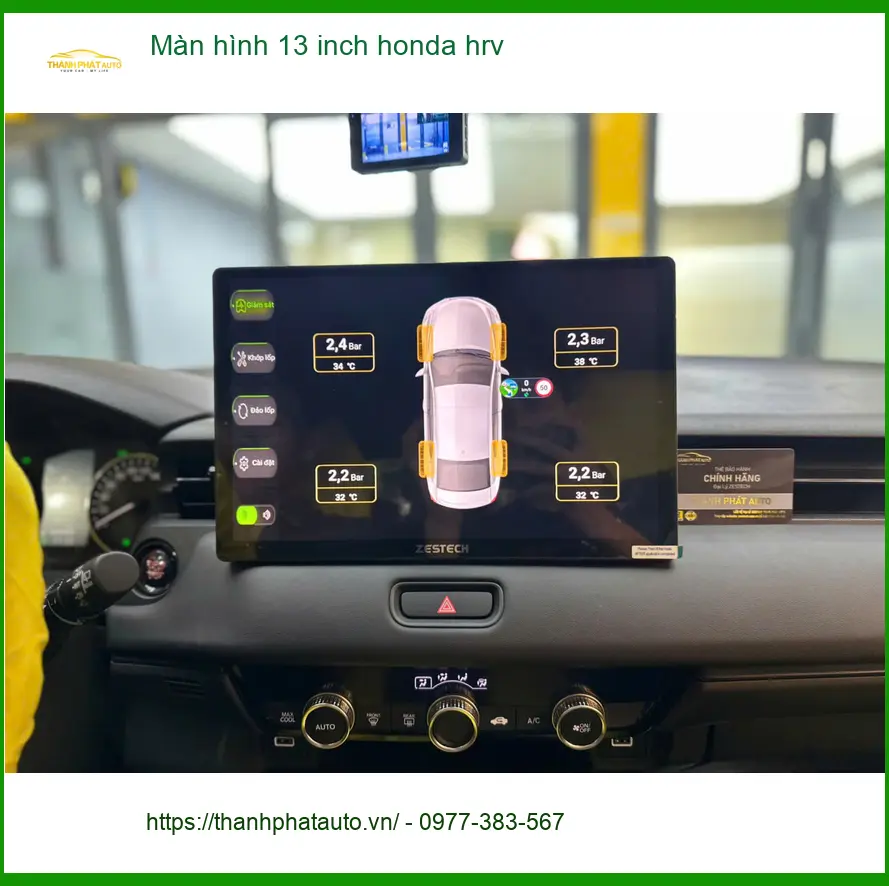 Anh Đạt lắp màn hình 13 inch Honda HR-V tại Quận 2 vì màn zin đã cũ và nhỏ