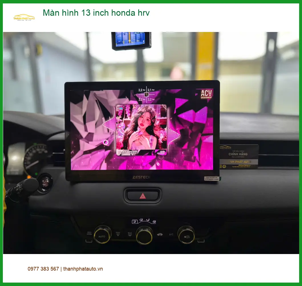 Anh Đạt lắp màn hình 13 inch Honda HR-V tại Quận 2 vì màn zin đã cũ và nhỏ ảnh thực tế 2