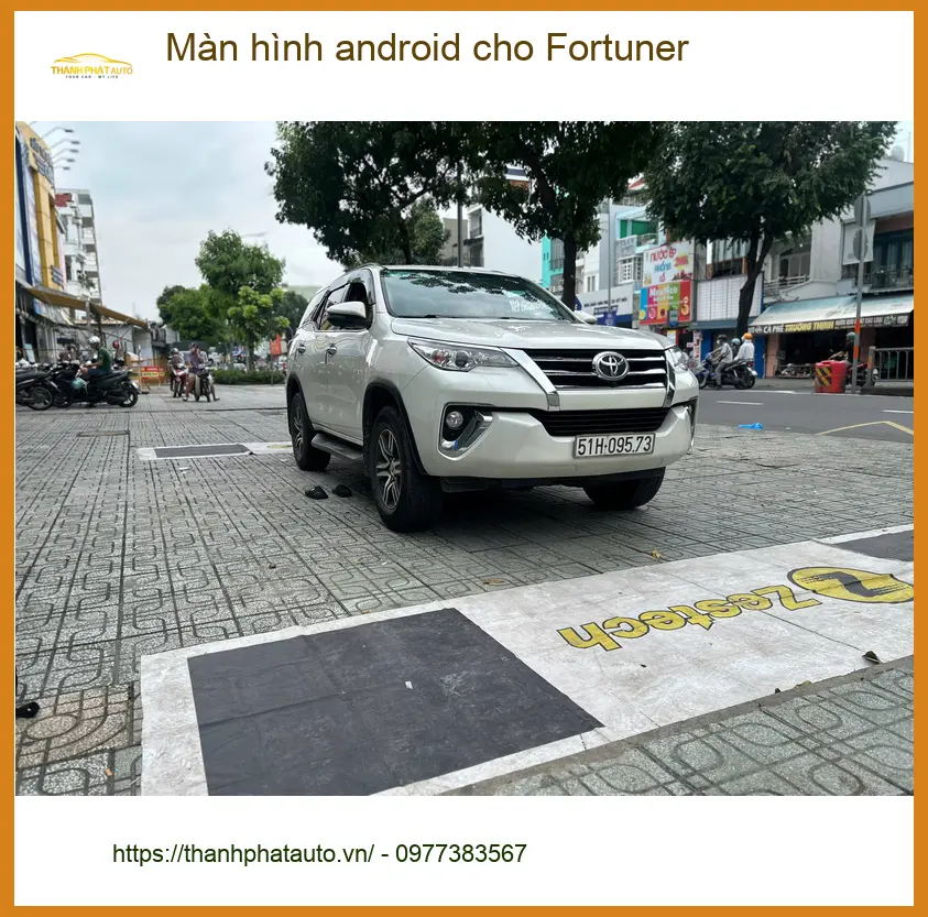Anh Minh lắp Màn hình Android cho Fortuner tại Quận 1 vì muốn trải nghiệm công nghệ mới
