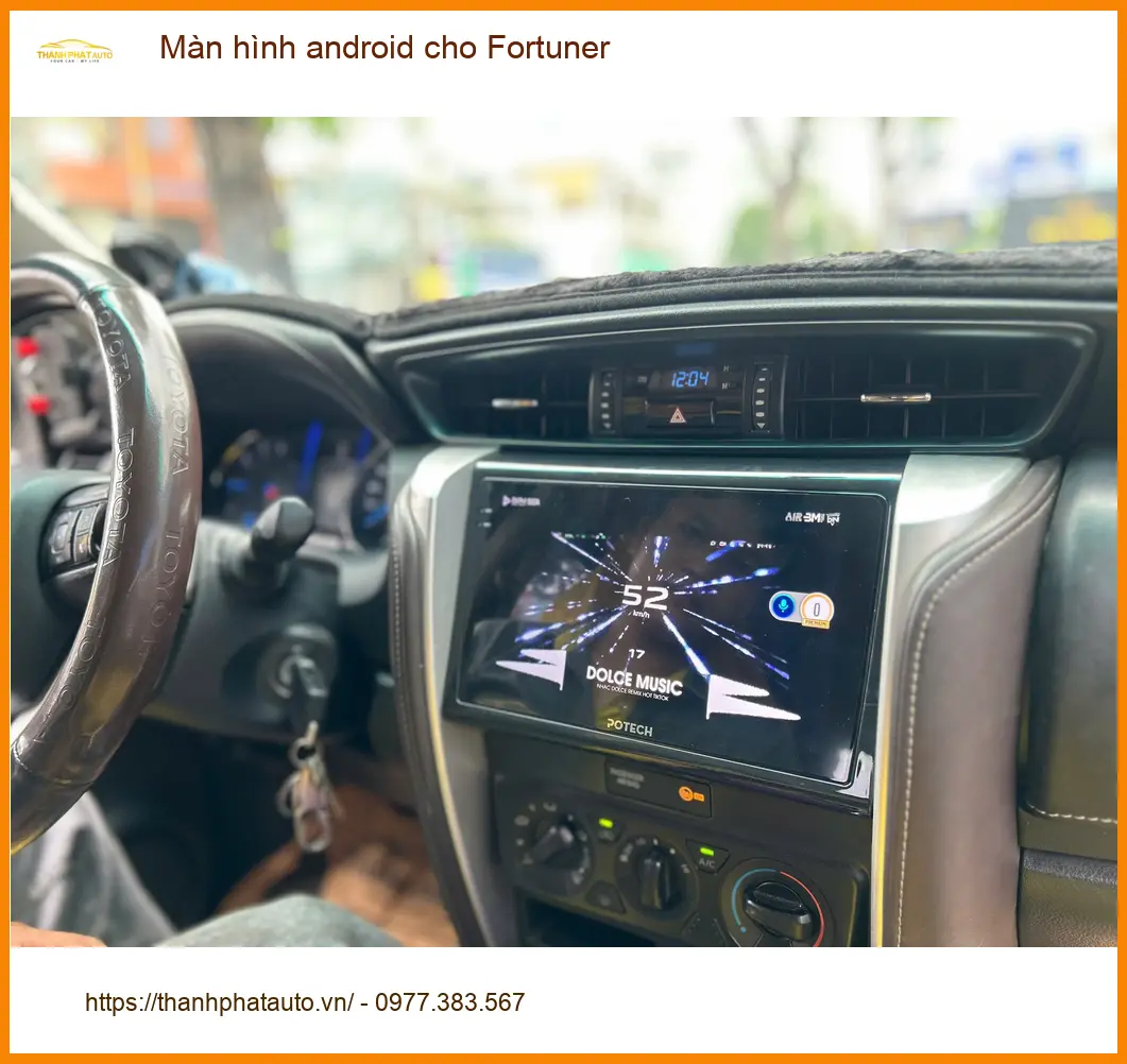 Anh Lâm lắp màn hình android cho Fortuner ở Quận 2 vì màn zin thiếu tính năng giải trí