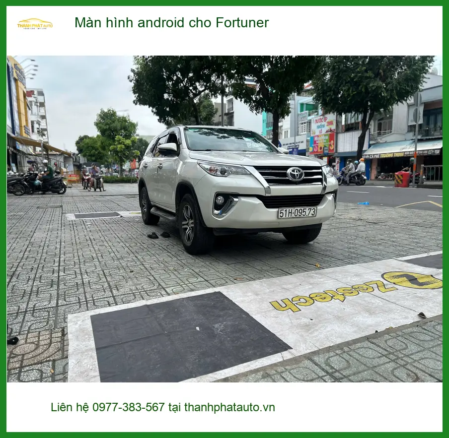 Anh Lâm lắp màn hình android cho Fortuner ở Quận 2 vì màn zin thiếu tính năng giải trí ảnh thực tế 2