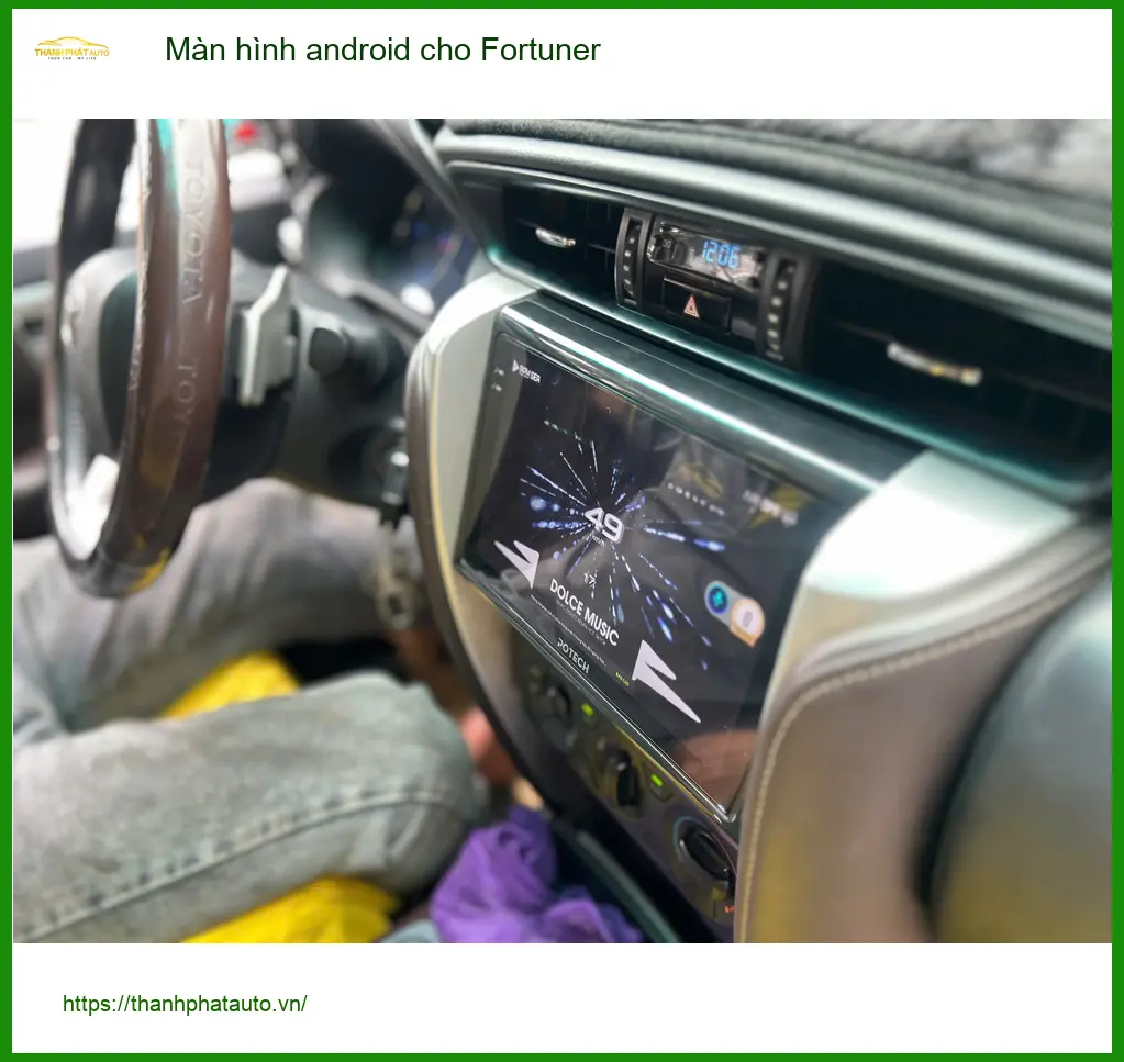 Anh Trí lắp màn hình android cho Fortuner tại Quận 6 để nâng tầm trải nghiệm lái xe ảnh thực tế 4