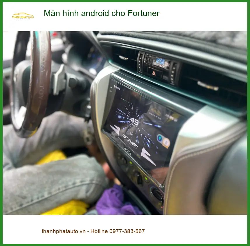Cô Lan Anh nâng cấp màn hình Android cho Fortuner tại Quận Nhà Bè