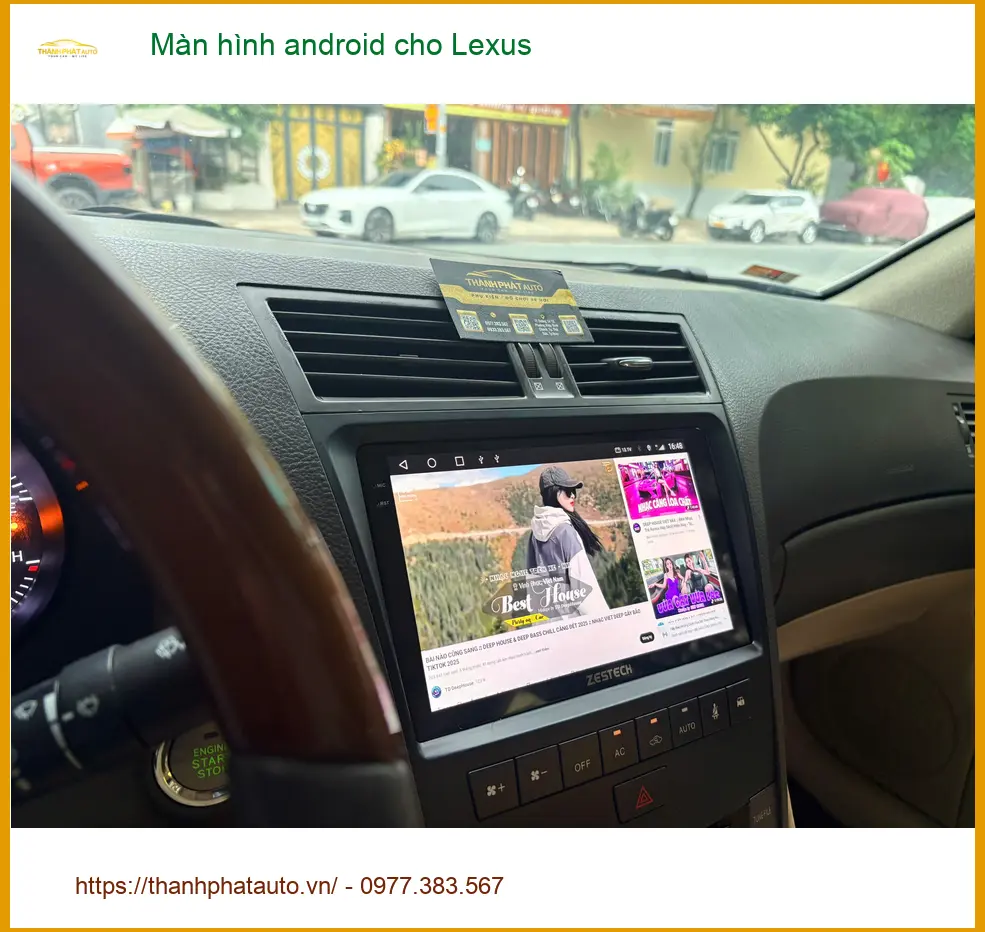 Chị Thanh lắp màn hình android Lexus RX 350 ở Quận 12 vì màn zin quá cũ