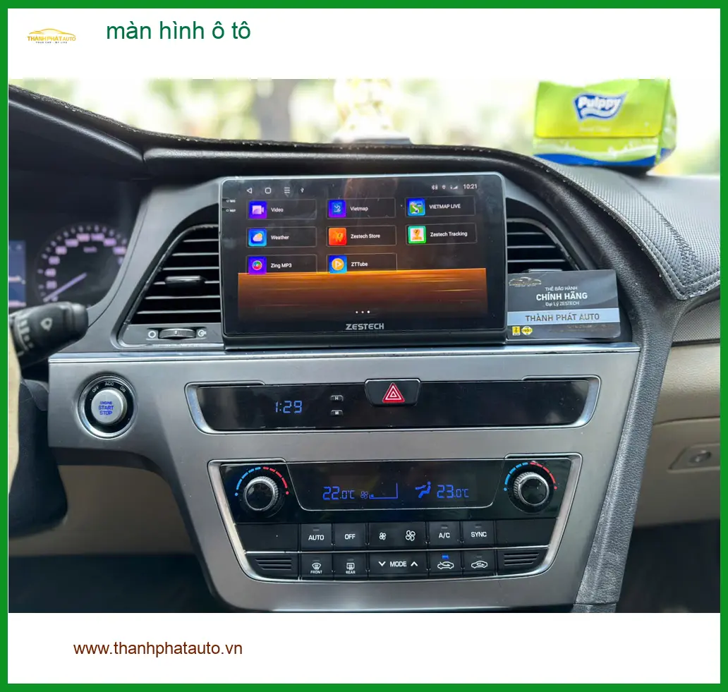 Chị Lan Anh lắp màn hình ô tô cho Honda HR-V ở Bình Chánh vì màn zin quá nhỏ