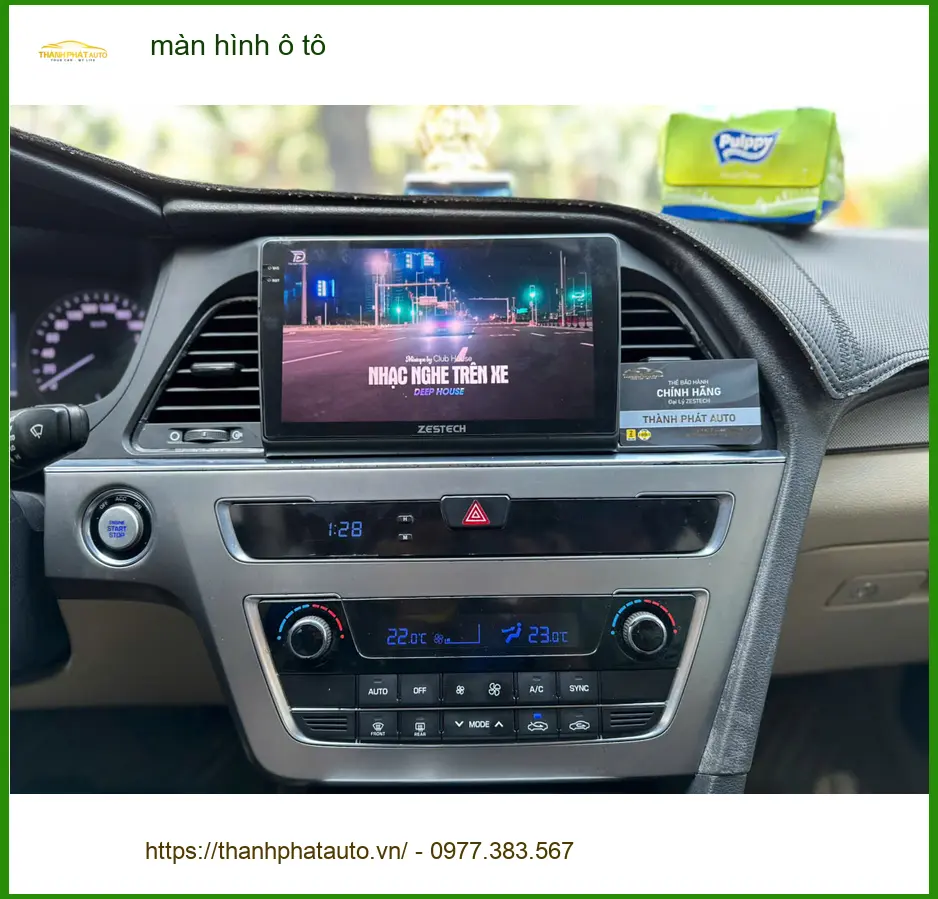 Chị Lan Anh lắp màn hình ô tô cho Honda HR-V ở Bình Chánh vì màn zin quá nhỏ ảnh thực tế 2