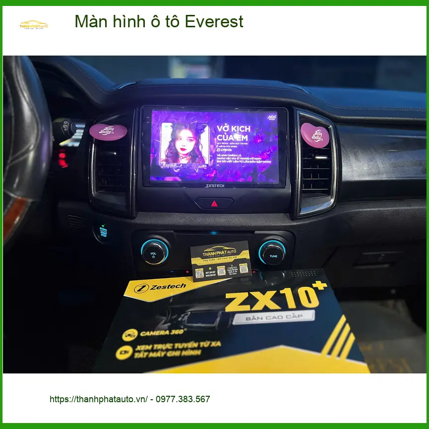 Anh Tùng lắp màn hình ô tô cho Ford Everest tại Quận Bình Thạnh để xem bản đồ dễ hơn