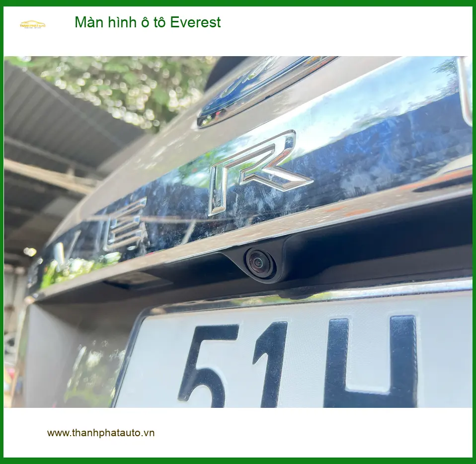 Anh Minh lắp màn hình ô tô Ford Everest tại Quận 2 để trải nghiệm lái thêm thông minh