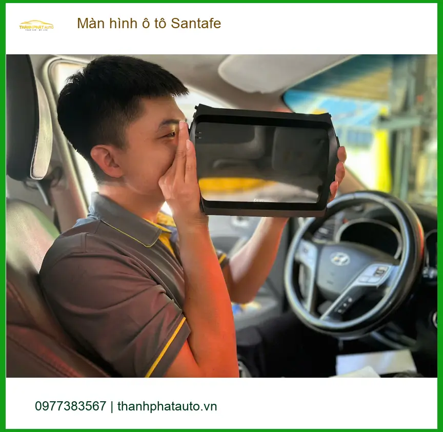 Chị Thảo lắp màn hình Android cho Santafe tại Quận 2 để tiện đường đi làm