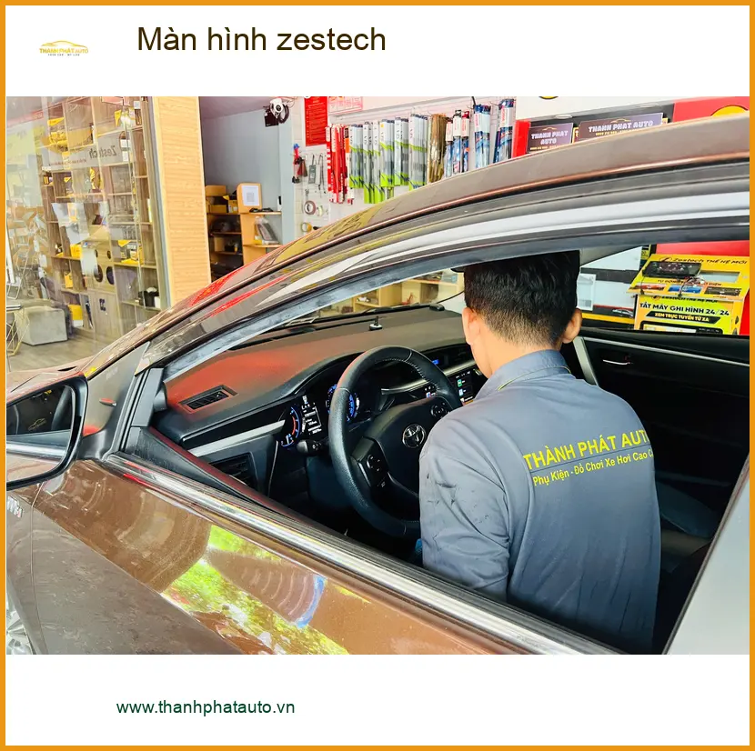 Anh Minh lắp màn hình Zestech cho Toyota Cross ở Nhà Bè để trải nghiệm tốt hơn.