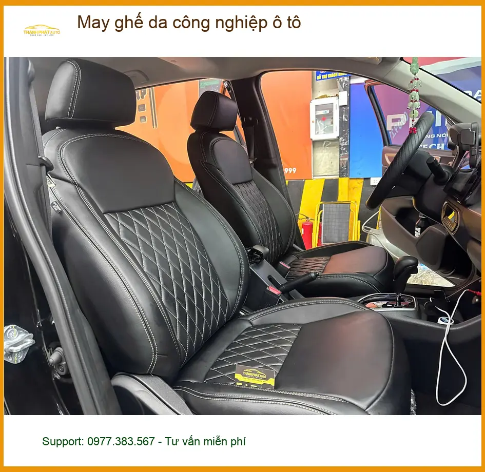 Chú Minh may ghế da công nghiệp ô tô Ford Ranger tại Hóc Môn để nâng tầm không gian xe