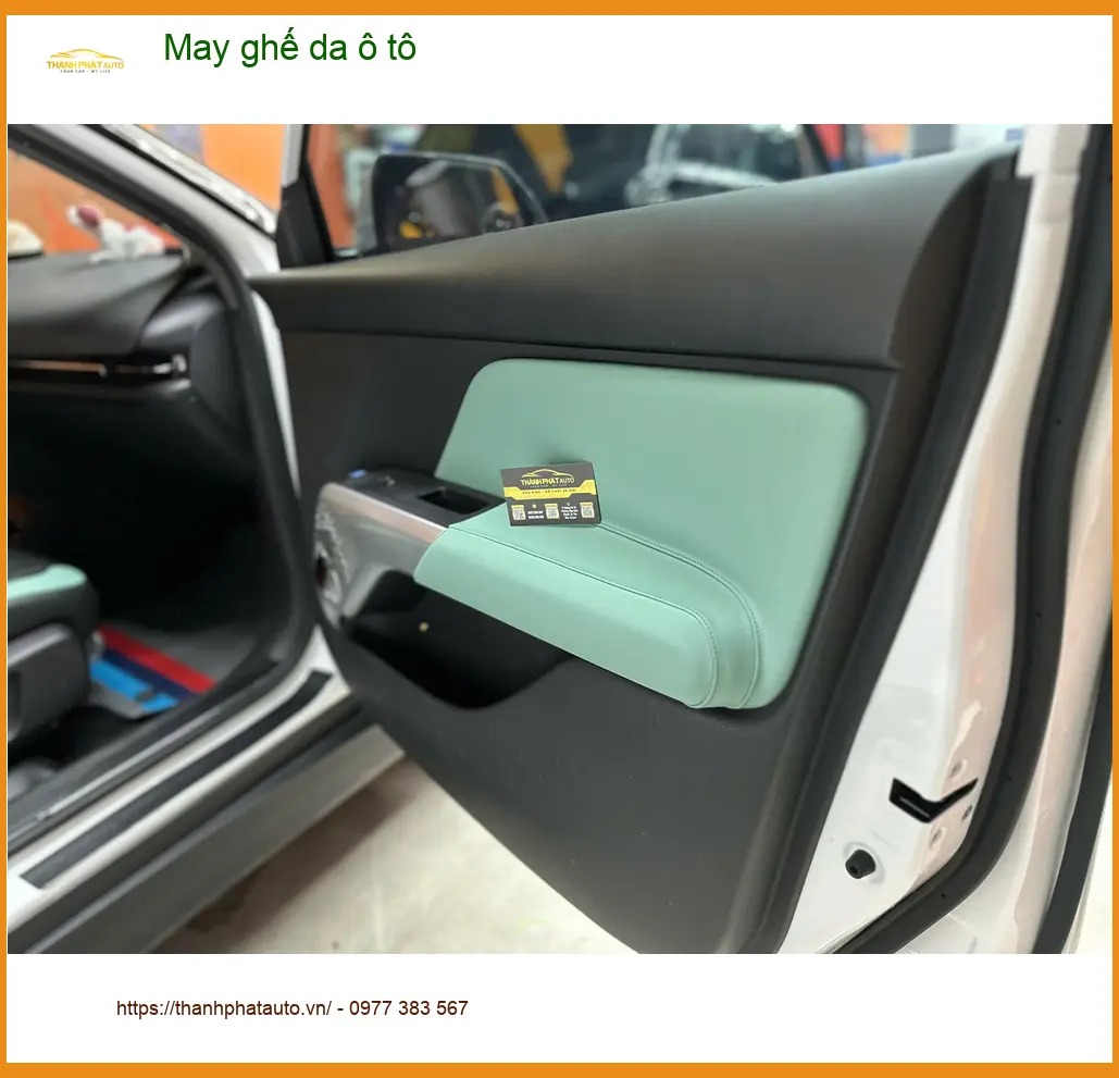 Chị Thúy may ghế da ô tô Toyota Camry tại Quận 4 để nội thất sang trọng và bền đẹp hơn ảnh thực tế 2