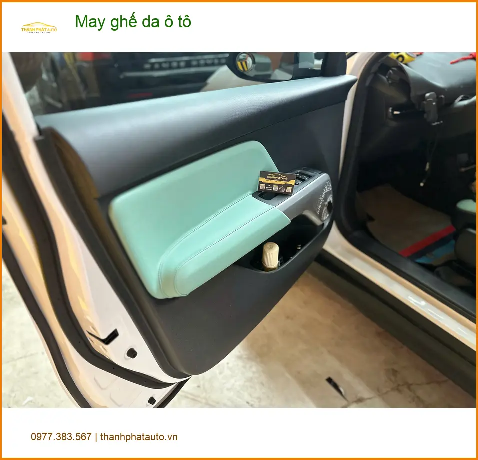 Chị Thúy may ghế da ô tô Toyota Camry tại Quận 4 để nội thất sang trọng và bền đẹp hơn ảnh thực tế 3