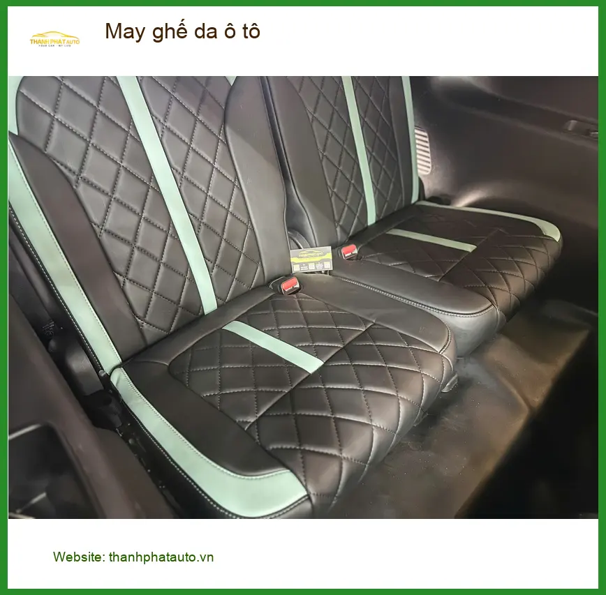 Chị Thúy may ghế da ô tô Toyota Camry tại Quận 4 để nội thất sang trọng và bền đẹp hơn ảnh thực tế 4