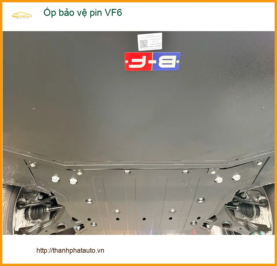 Anh Minh lắp ốp bảo vệ pin cho VinFast VF6 tại Củ Chi để an tâm khi di chuyển đường dài