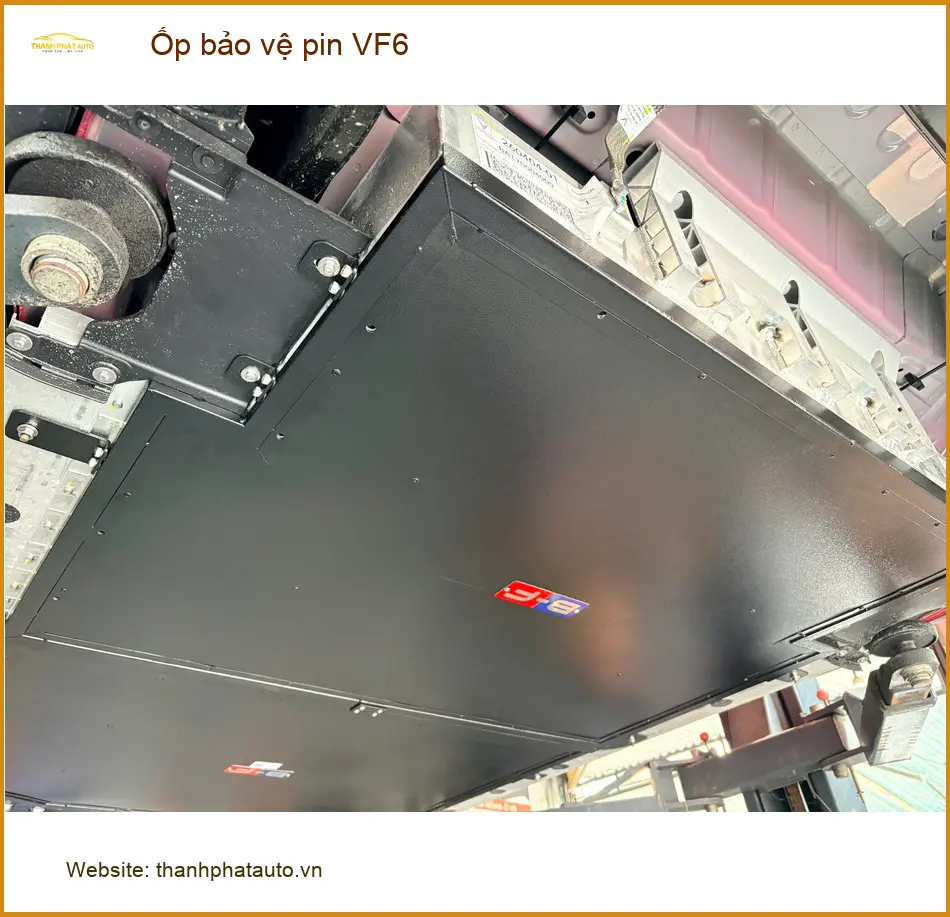 Anh Khải lắp Ốp bảo vệ pin VF6 tại Quận 3 để yên tâm sử dụng