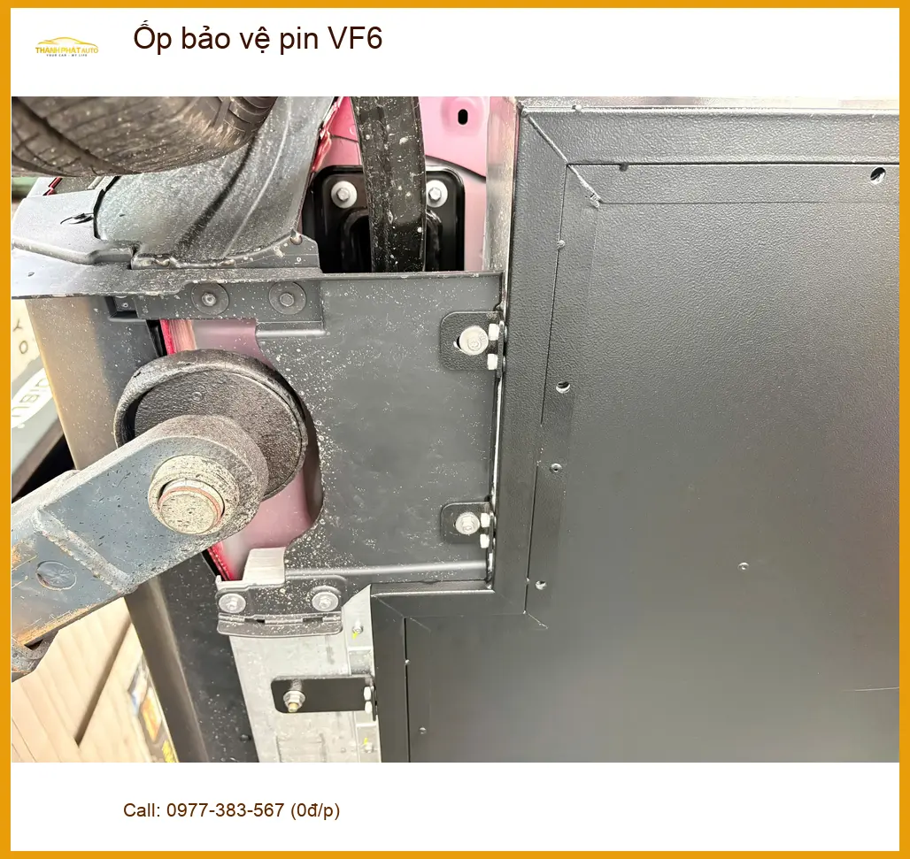 Anh Minh lắp ốp bảo vệ pin cho VinFast VF6 tại Củ Chi để an tâm khi di chuyển đường dài ảnh thực tế 3
