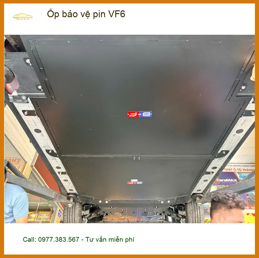 Anh Phúc Lâm VinFast VF6 lắp ốp bảo vệ pin tại Quận Phú Nhuận vì thường xuyên đi đường xấu ảnh thực tế 2