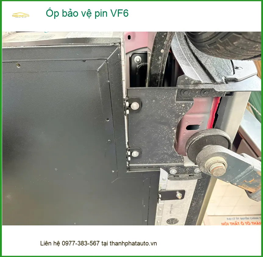 Anh Tuấn Khải lắp ốp bảo vệ pin VinFast VF6 tại Quận 6 để chống va đập hiệu quả ảnh thực tế 4