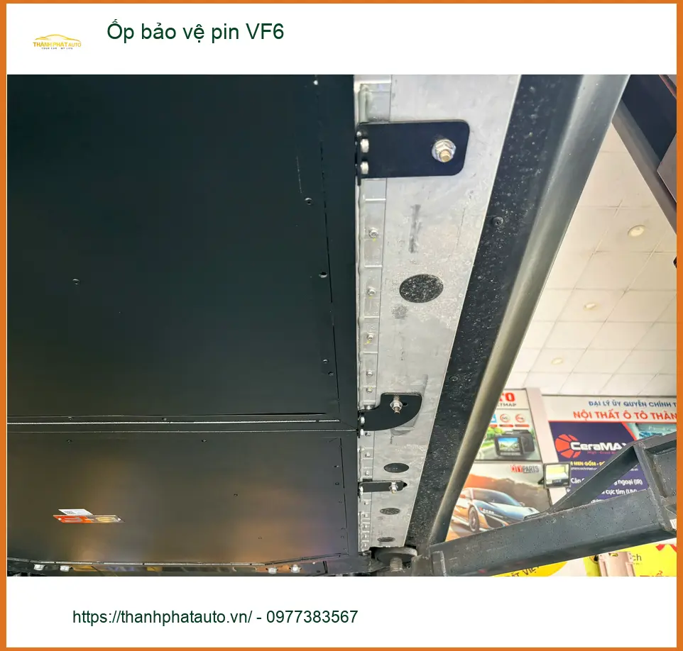 Chị Thu Thủy lắp ốp bảo vệ pin VF6 tại Nhà Bè để chống va đập ảnh thực tế 2