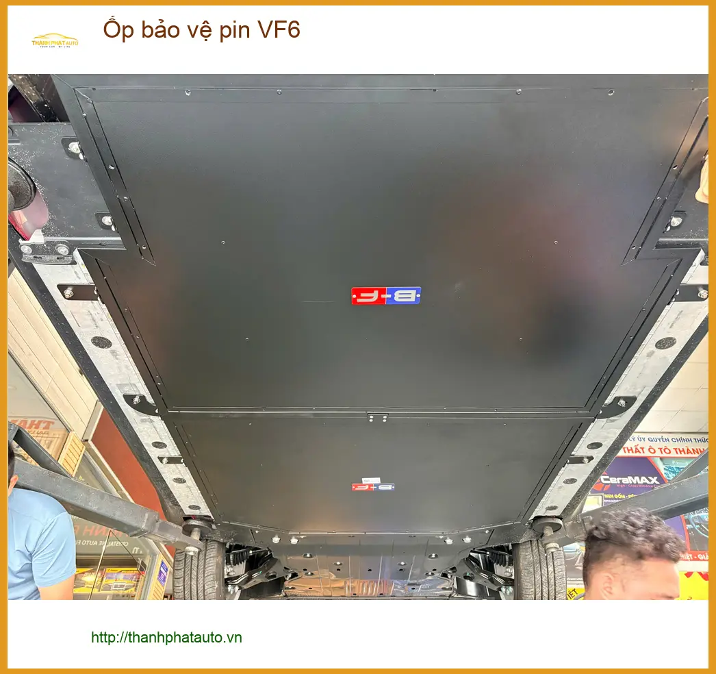 Chị Thu Thủy lắp ốp bảo vệ pin VF6 tại Nhà Bè để chống va đập ảnh thực tế 5