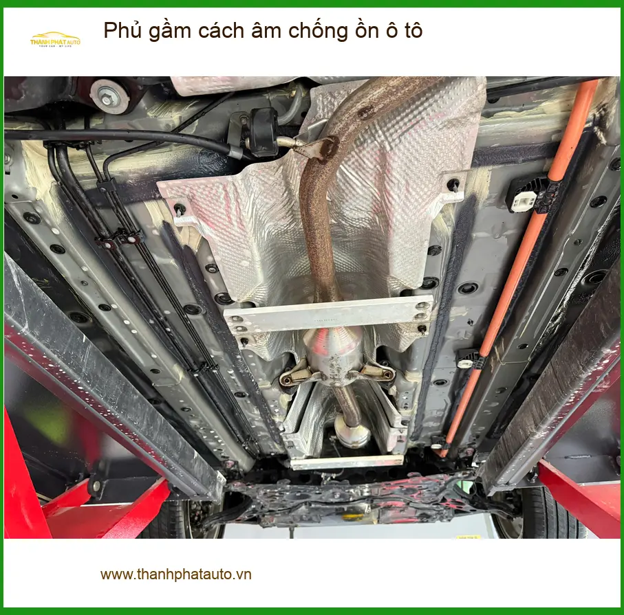 Chị Thư phủ gầm cách âm chống ồn ô tô Mazda 3 Quận 11, giảm tiếng ồn gầm