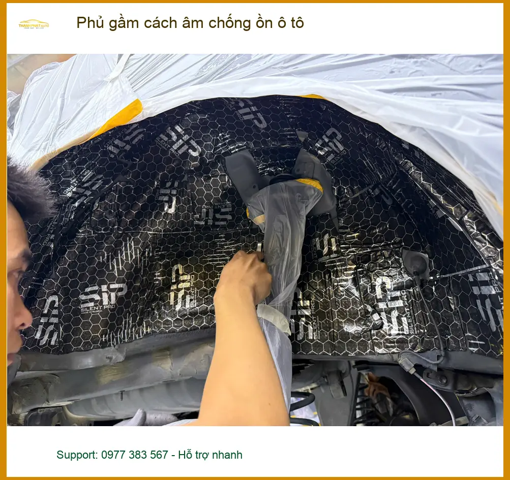 Chị Thanh phủ gầm cách âm chống ồn ô tô Kia Sorento tại Quận 2 để giảm ồn ảnh thực tế 2