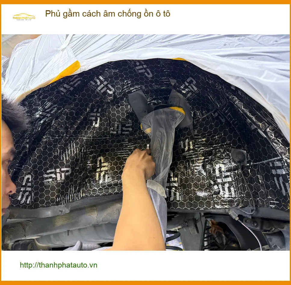 Anh Quang phủ gầm cách âm chống ồn ô tô Hyundai Elantra tại Quận 3 vì tiếng ồn gầm xe ảnh thực tế 4