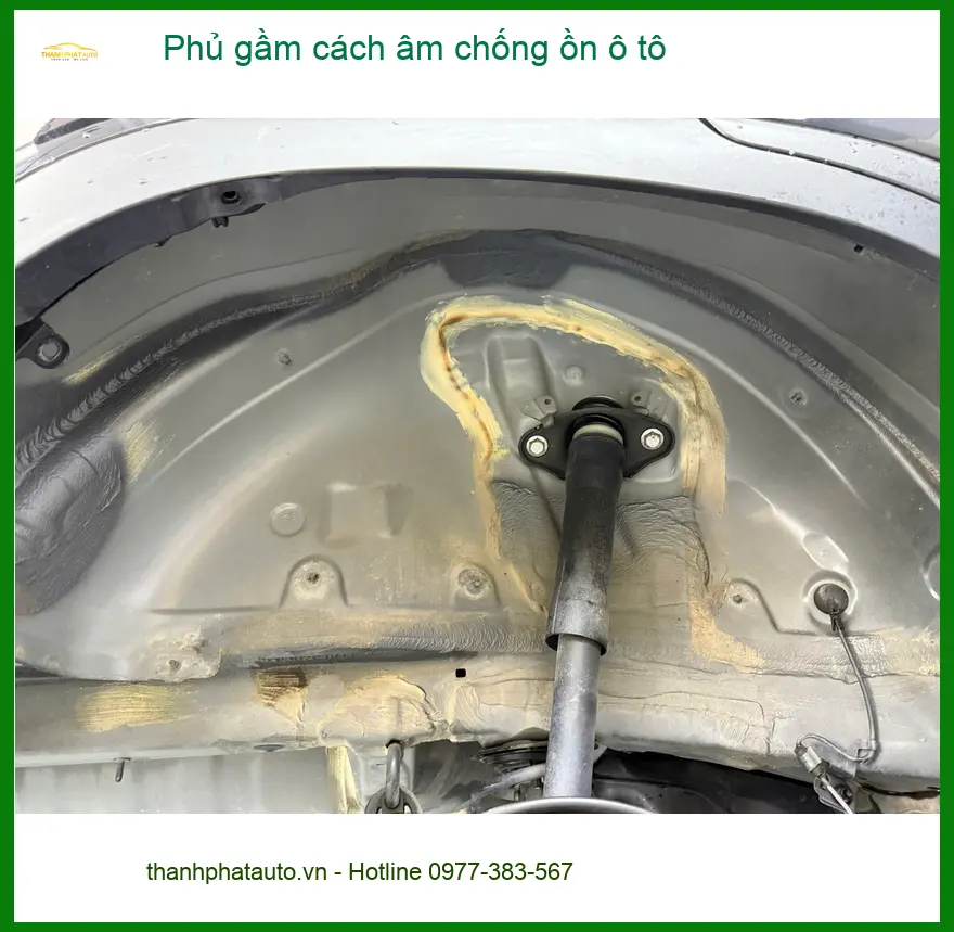 Anh Long phủ gầm cách âm chống ồn cho Hyundai Santa Fe tại Quận 10 để hạn chế tiếng ồn