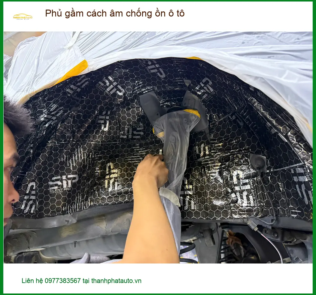 Chị Thảo phủ gầm cách âm chống ồn ô tô cho Toyota Veloz tại Quận 1 do xe ồn