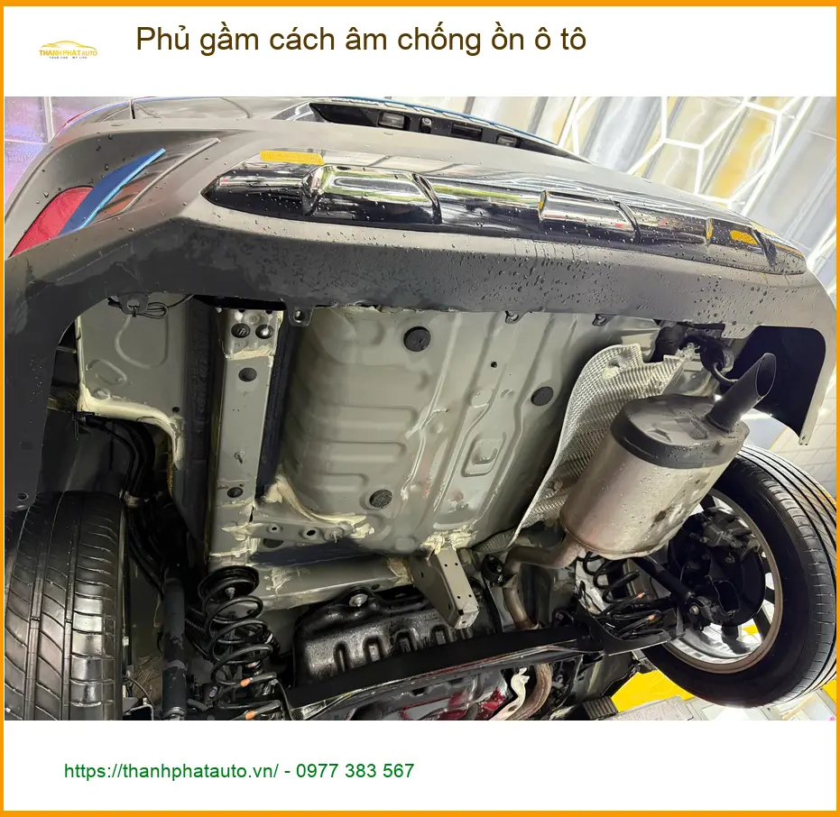 Chị Thảo phủ gầm cách âm chống ồn ô tô cho Toyota Veloz tại Quận 1 do xe ồn ảnh thực tế 2