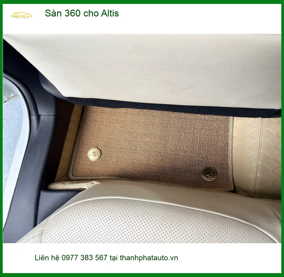 Anh Nhật thay sàn 360 cho Toyota Altis ở Quận Nhà Bè để giữ nội thất luôn sạch sẽ