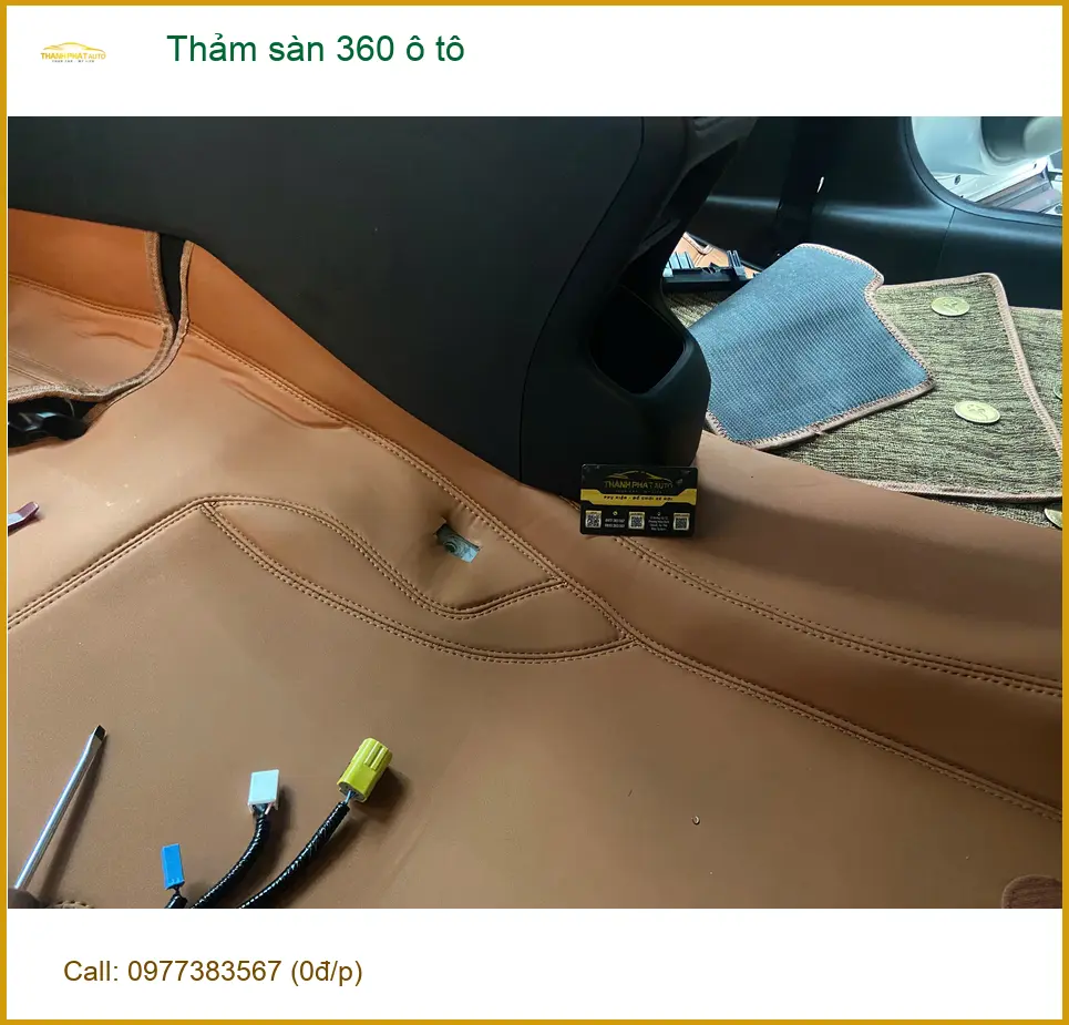 Anh Minh lắp thảm sàn 360 ô tô Honda CRV tại Quận 5 để giữ nội thất sạch sẽ bền lâu ảnh thực tế 3