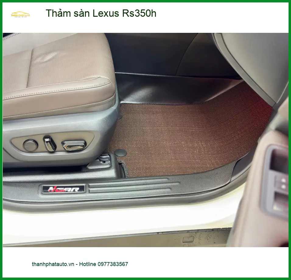 Cô Thảo lắp thảm sàn Lexus RS350h tại Quận 6 bảo vệ sàn xe khỏi bụi bẩn