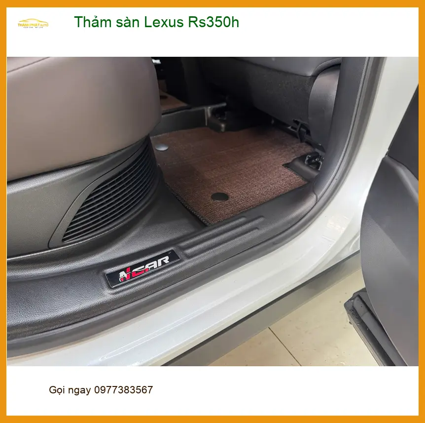 Cô Thảo lắp thảm sàn Lexus RS350h tại Quận 6 bảo vệ sàn xe khỏi bụi bẩn ảnh thực tế 2