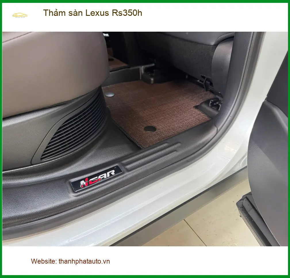 Anh Huy lắp thảm sàn Lexus Rs350h tại Quận 9 để xe luôn sạch sẽ