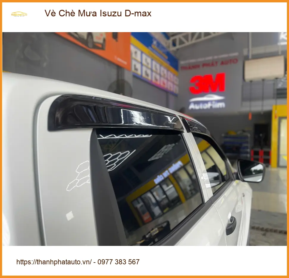 Chú Khánh lắp vè che mưa Isuzu D-max tại Quận Tân Bình tránh mưa tạt