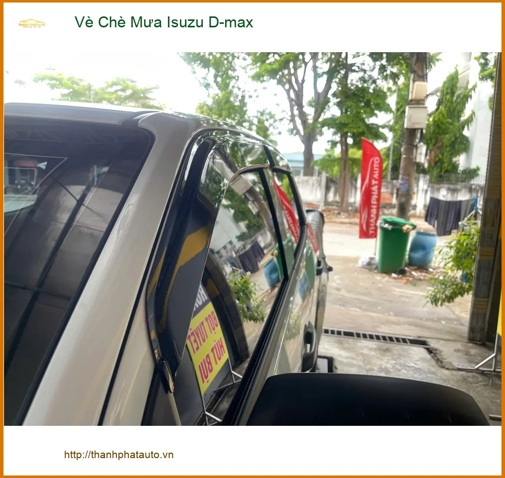 Chú Khánh lắp vè che mưa Isuzu D-max tại Quận Tân Bình tránh mưa tạt ảnh thực tế 3