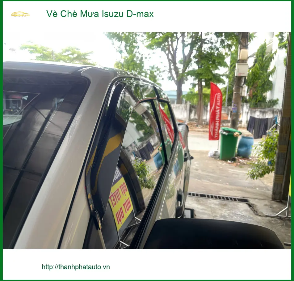 Anh Minh lắp Vè Che Mưa Isuzu D-max tại Quận 9 để bảo vệ nội thất khi trời mưa lớn